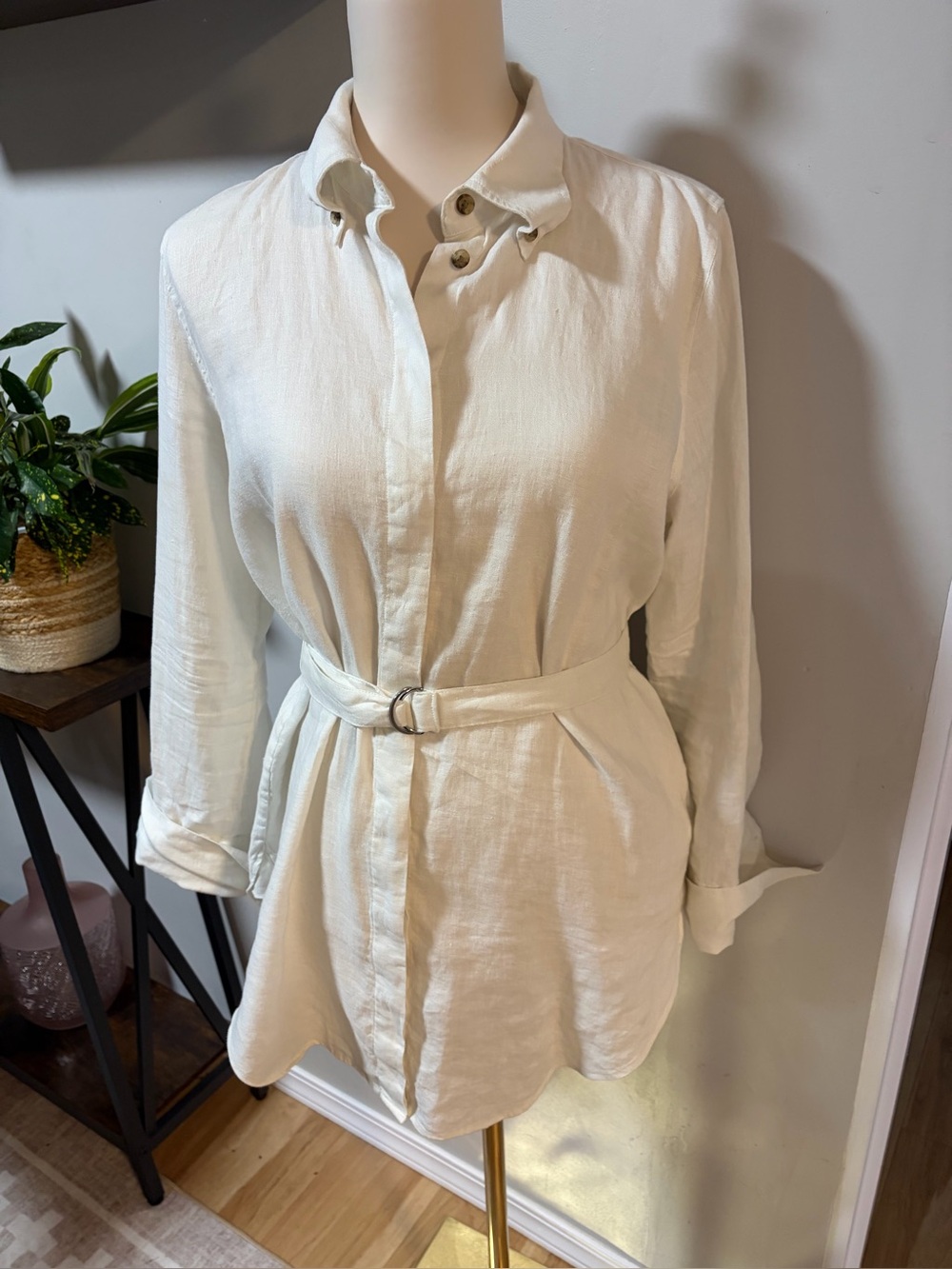 Women’s White Button-Front Linen Shirt with Belt